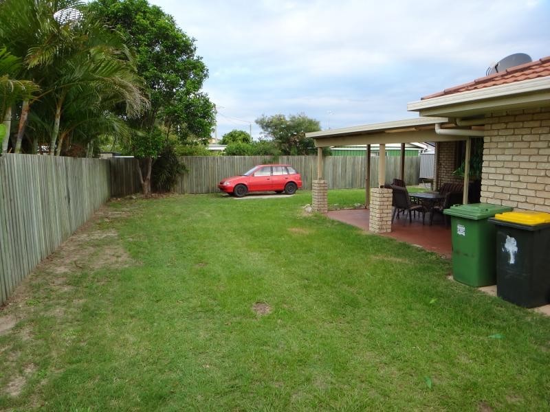 15 Columbia Dr, Beachmere QLD 4510
