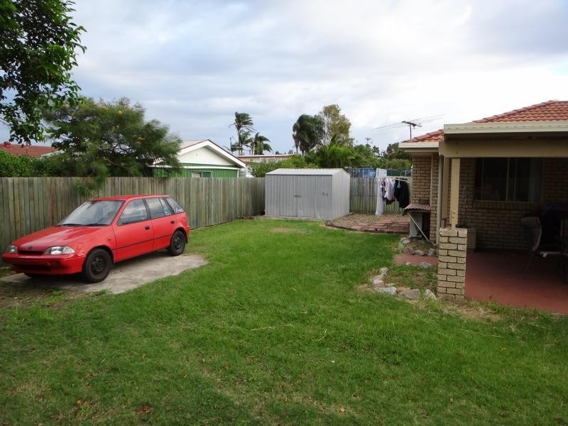 15 Columbia Dr, Beachmere QLD 4510