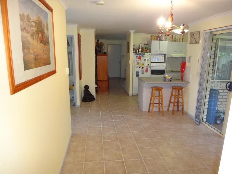 15 Columbia Dr, Beachmere QLD 4510