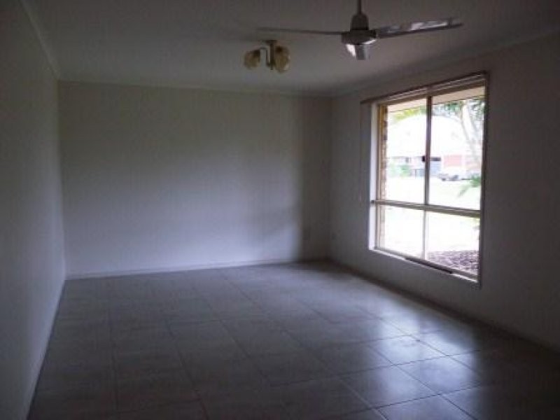 5 Rosella Way, Eli Waters QLD 4655