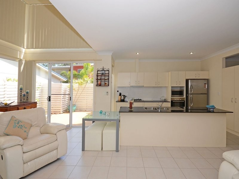 71 Elizabeth st, Urangan QLD 4655