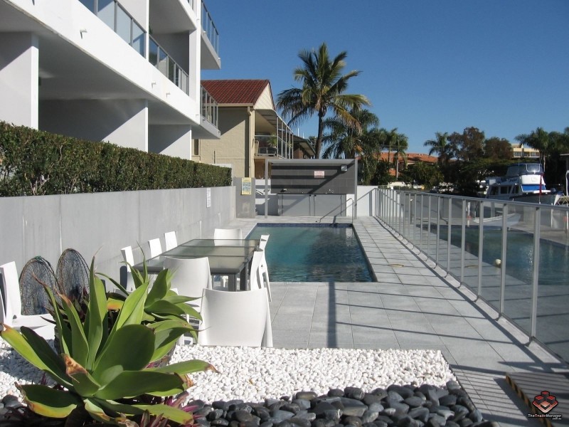 33-37 Madang Crescent, Runaway Bay QLD 4216