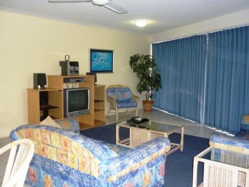 385-386 The Esplanade, Torquay QLD 4655