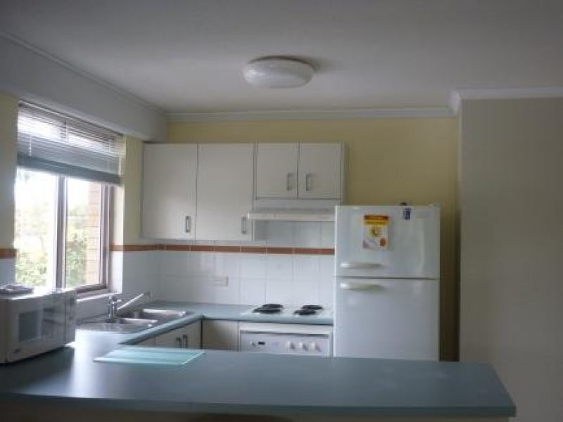 385-386 The Esplanade, Torquay QLD 4655