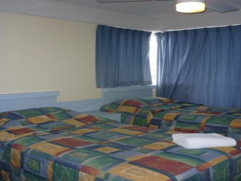 385-386 The Esplanade, Torquay QLD 4655