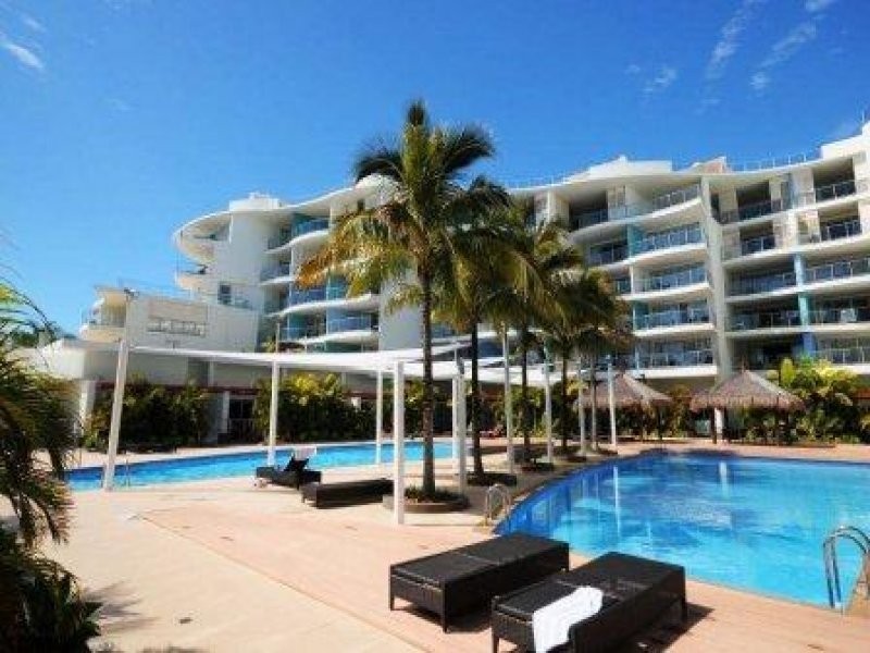 569-571 The Esplanade, Urangan QLD 4655