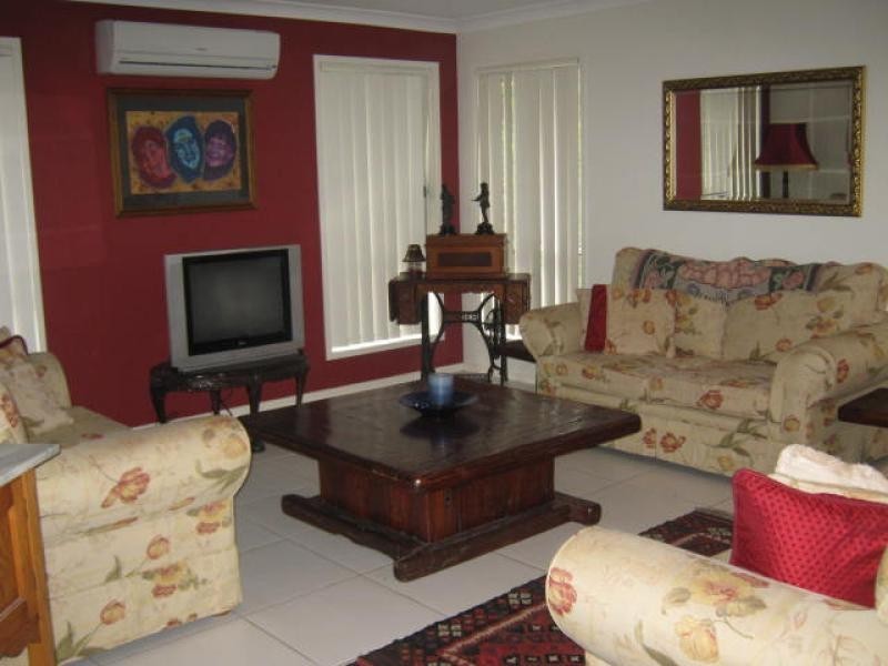 5 Whitsunday Place, Redland Bay QLD 4165