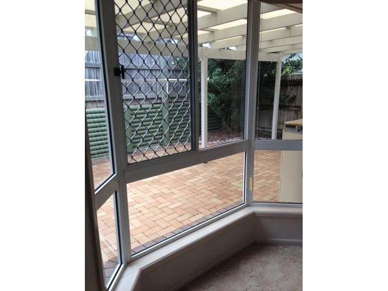 30 Meadowlands Rd, Carindale QLD 4152