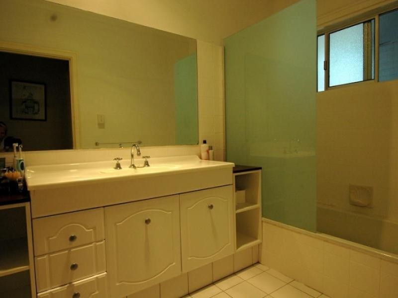 3 Moonah Ave, Southport QLD 4215