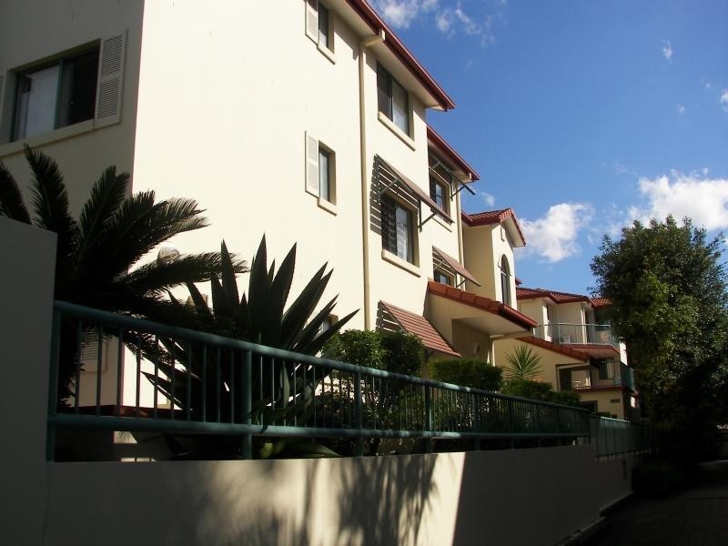 140 MARINE PARADE, Southport QLD 4215