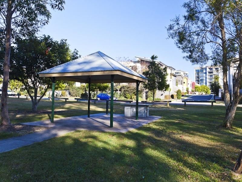 16 Surbiton Court, Carindale QLD 4152