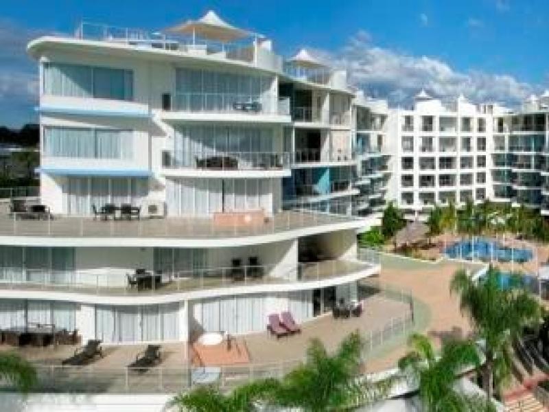 569-571 The Esplanade, Urangan QLD 4655