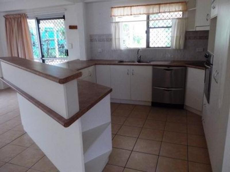 2 Prince St, Urangan QLD 4655