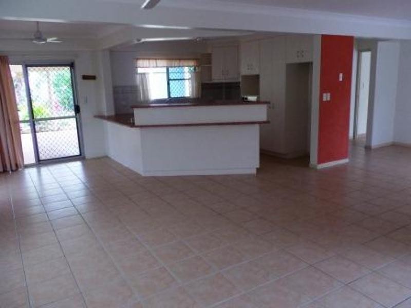 2 Prince St, Urangan QLD 4655