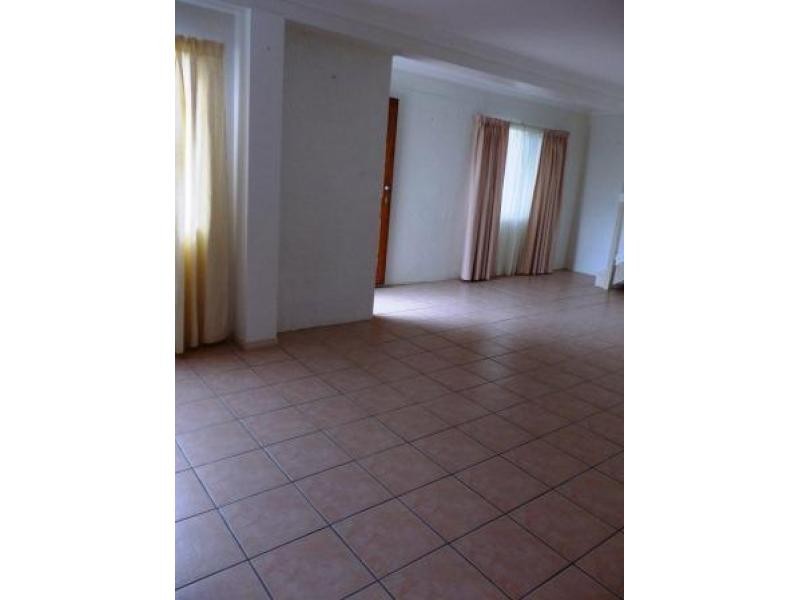 2 Prince St, Urangan QLD 4655