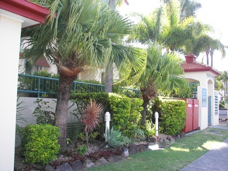 140 MARINE PARADE, Southport QLD 4215