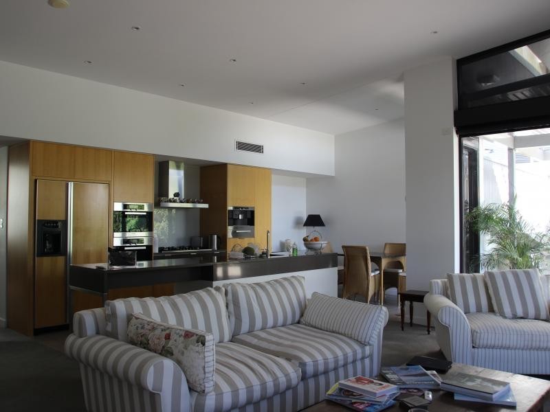 10 Pidgeon Close, West End QLD 4101