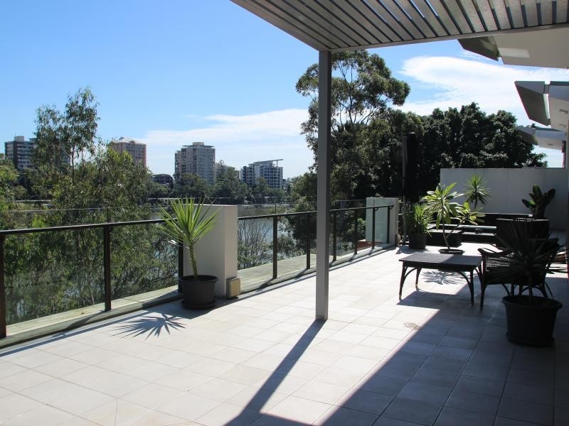 10 Pidgeon Close, West End QLD 4101