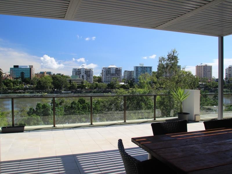 10 Pidgeon Close, West End QLD 4101