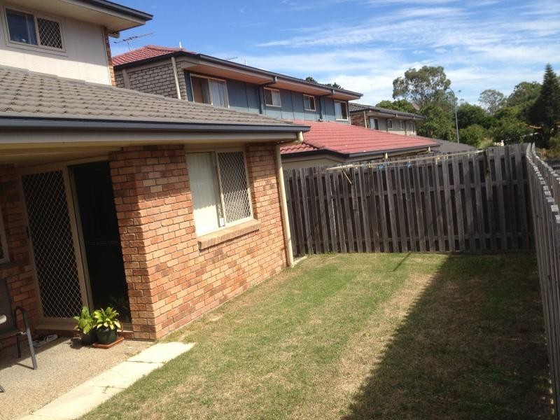 100 OAKMONT AVENUE, Oxley QLD 4075