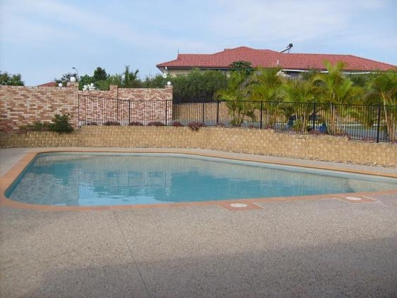 100 OAKMONT AVENUE, Oxley QLD 4075