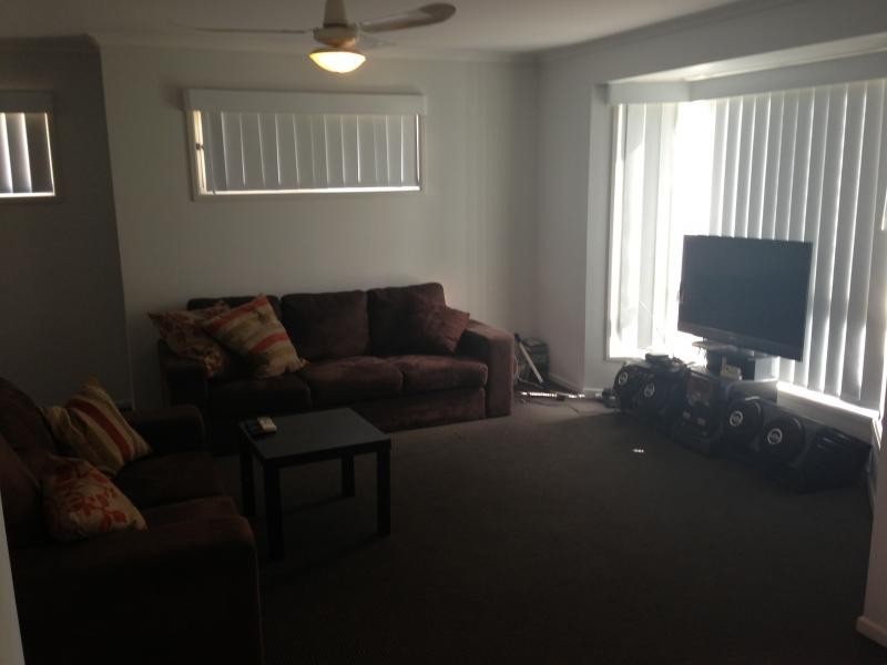 30 Meadowlands Rd, Carindale QLD 4152