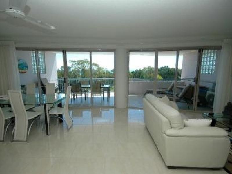 385-386 The Esplanade, Torquay QLD 4655