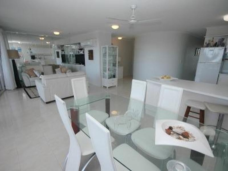 385-386 The Esplanade, Torquay QLD 4655