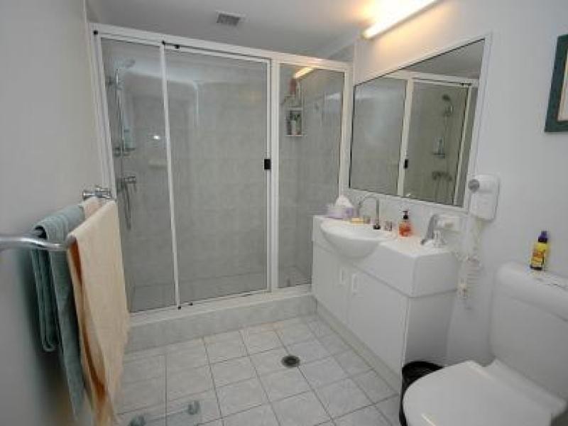 385-386 The Esplanade, Torquay QLD 4655