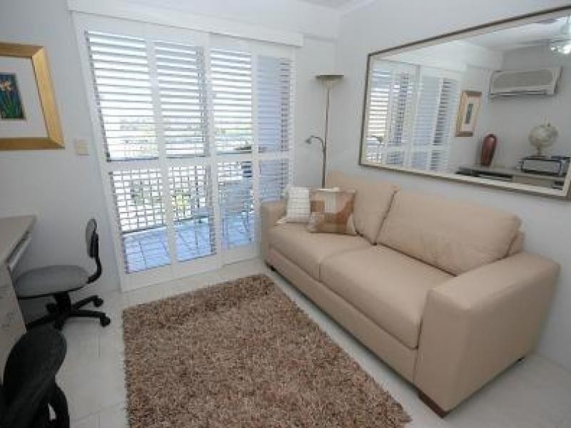 385-386 The Esplanade, Torquay QLD 4655