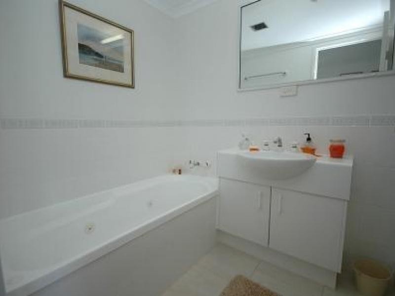 385-386 The Esplanade, Torquay QLD 4655