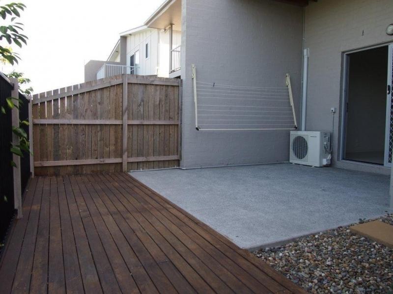 2 Toohey Street, Pacific Pines QLD 4211