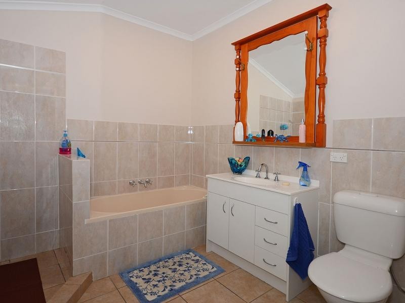 37 Neil st, Pialba QLD 4655