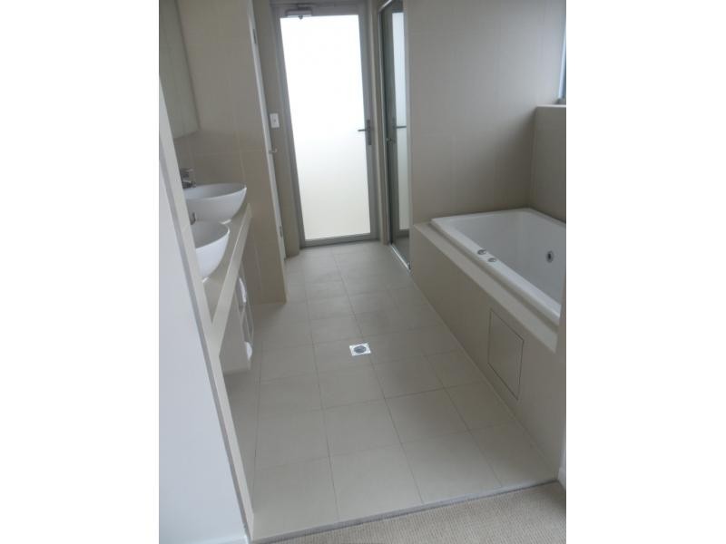 53 Darrambal, Chevron Island QLD 4217