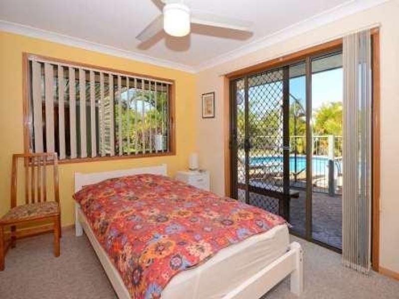 18 HYPERNO ROAD, Point Vernon QLD 4655