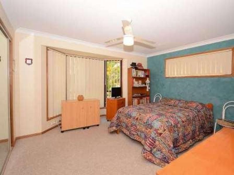 18 HYPERNO ROAD, Point Vernon QLD 4655