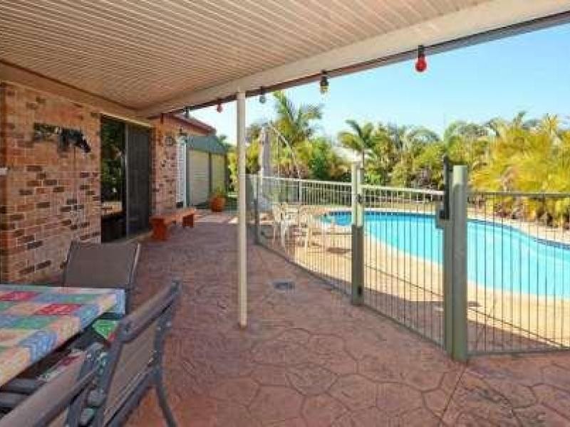 18 HYPERNO ROAD, Point Vernon QLD 4655