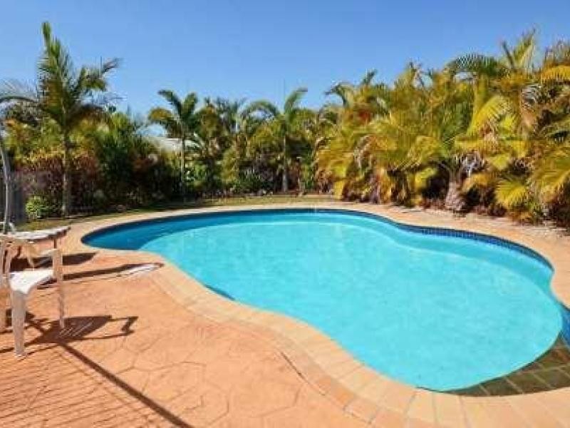 18 HYPERNO ROAD, Point Vernon QLD 4655