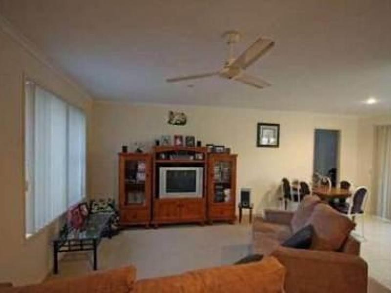 4 Manfred Way, Point Vernon QLD 4655