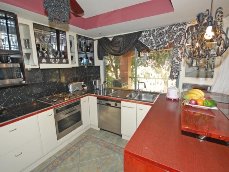 20 Fairway Drive, Clear Island Waters QLD 4226