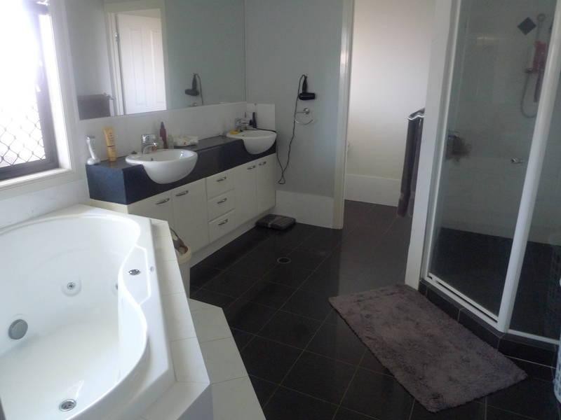 6 Poynter Street, Redland Bay QLD 4165