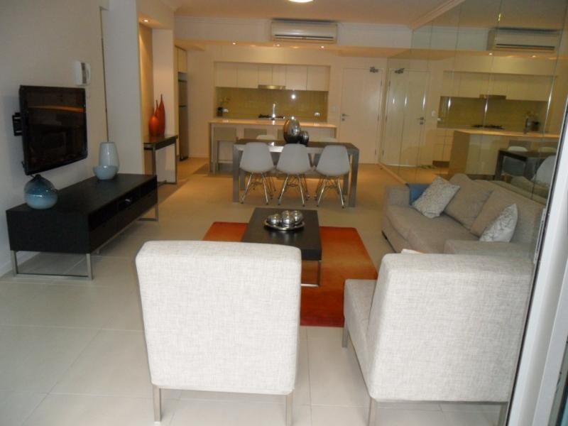 53 Darrambal, Chevron Island QLD 4217