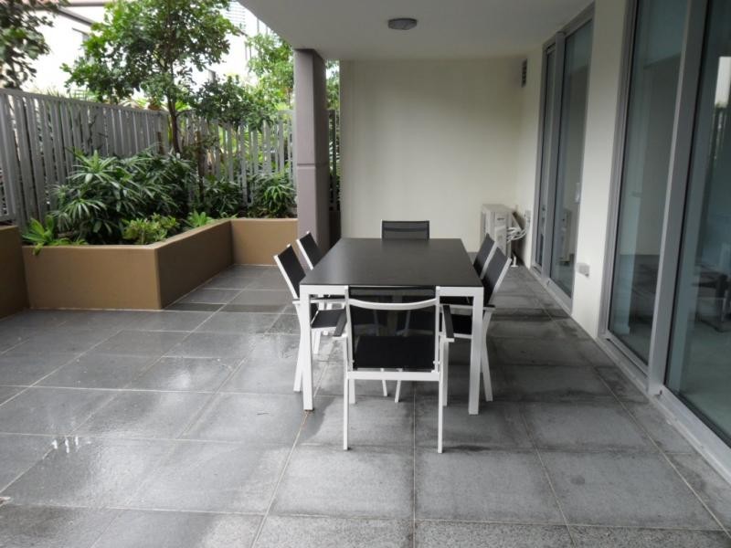 53 Darrambal, Chevron Island QLD 4217