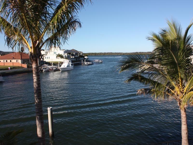 3 The Peninsula, Sovereign Islands QLD 4216