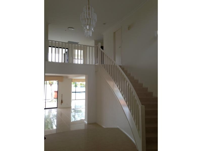 3 The Peninsula, Sovereign Islands QLD 4216