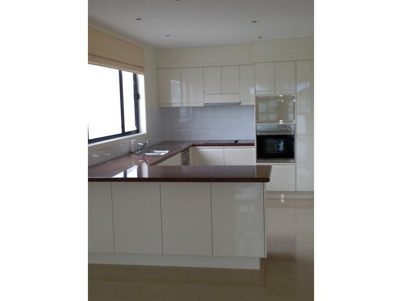 3 The Peninsula, Sovereign Islands QLD 4216