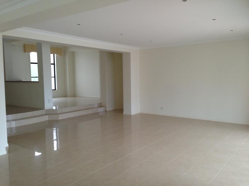 3 The Peninsula, Sovereign Islands QLD 4216