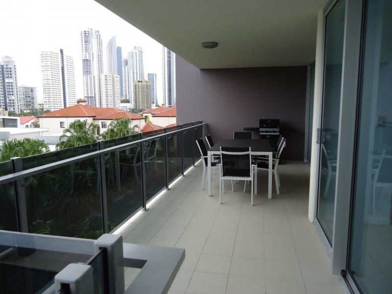 53 Darrambal, Chevron Island QLD 4217