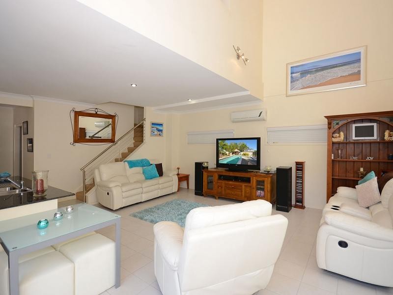 71 Elizabeth st, Urangan QLD 4655