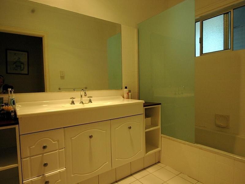 3 Moonah Ave, Southport QLD 4215